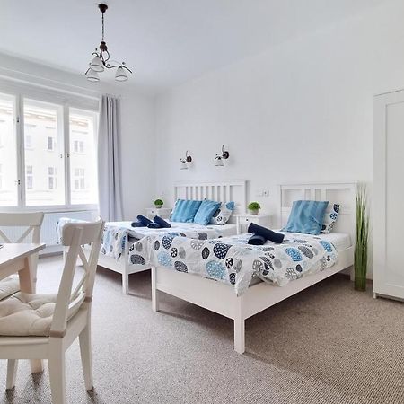 Finnem Rentals Zikova Прага Экстерьер фото
