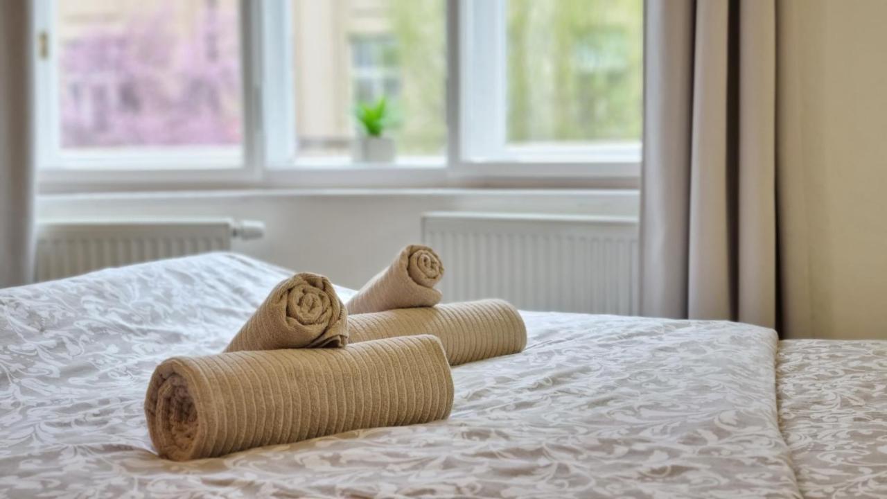Finnem Rentals Zikova Прага Экстерьер фото